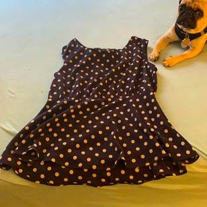 Cute polka dot navy top.